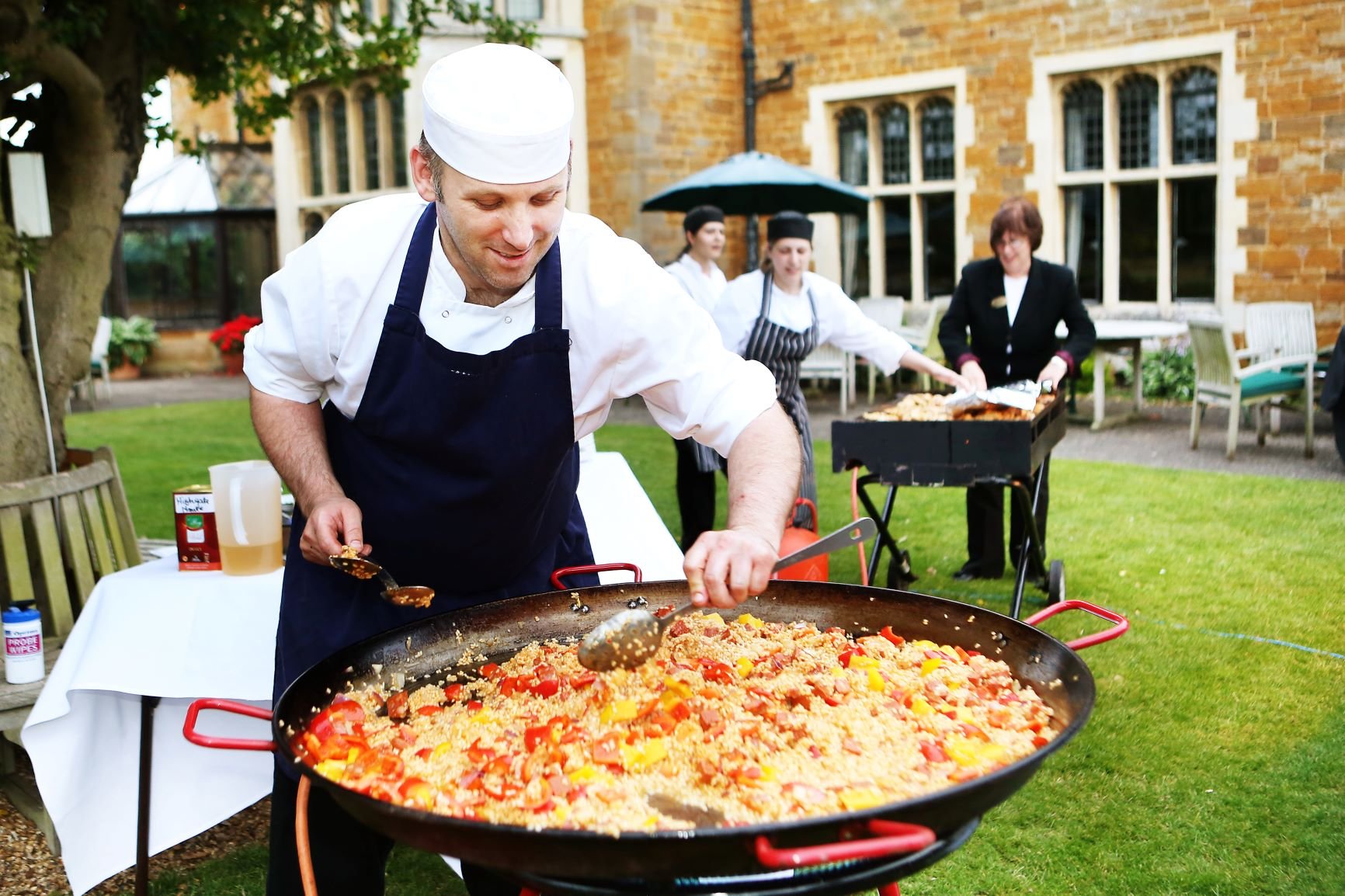 WEB -  Lee cooking paella 