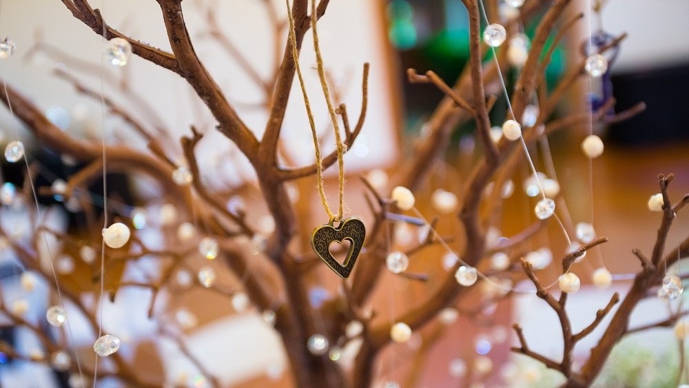 WEB Wedding branch centrepiece-603510-edited